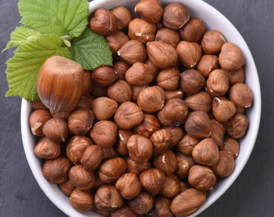 how many calories in 5 hazelnuts?